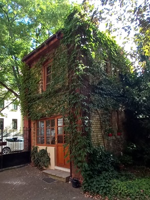 Haus von Außen 2
